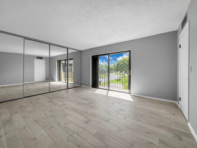 Building Photo - 166 Lake Arbor Dr