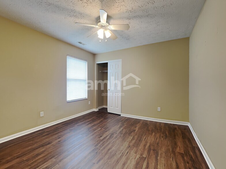 Building Photo - 1015 Meadowsweet Dr