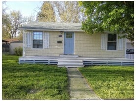 Building Photo - 2914 Woodlawn Avenue