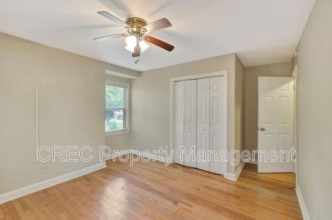 Building Photo - 2327 W Palmer Dr