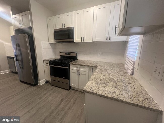 Building Photo - 3031 Shannon Dr