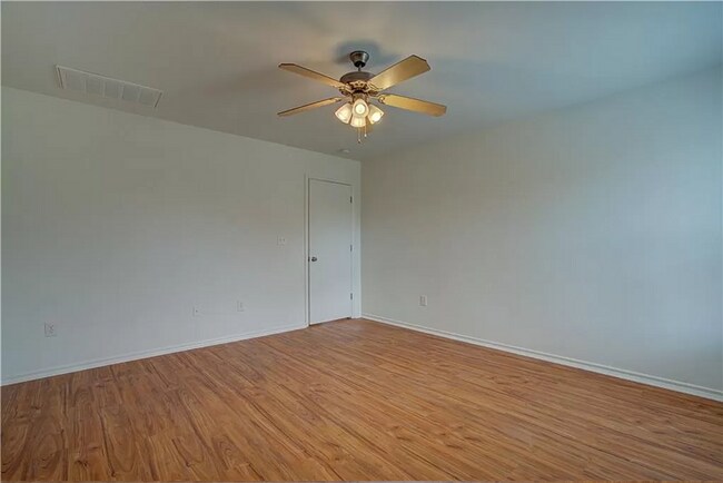 Building Photo - Beautiful Brick Home in Great School Distr...