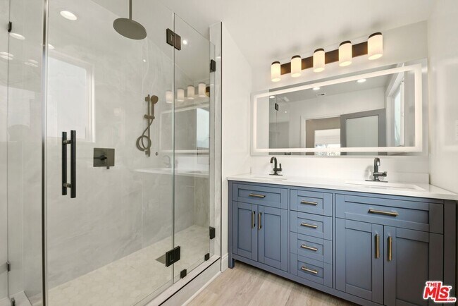 Building Photo - 204 Tranquillo Rd