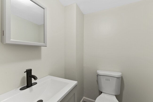 Primary Photo - 174 White St