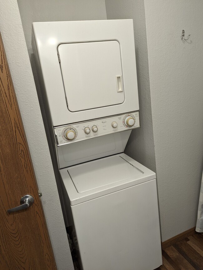 Building Photo - 1505 W 25th Ct