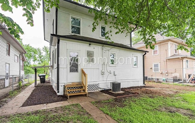 Building Photo - 1512 Binney St