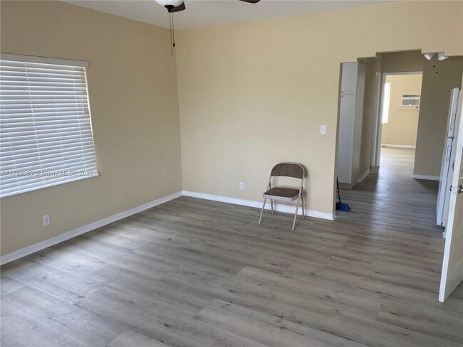 Building Photo - 711 SW 21st Ave