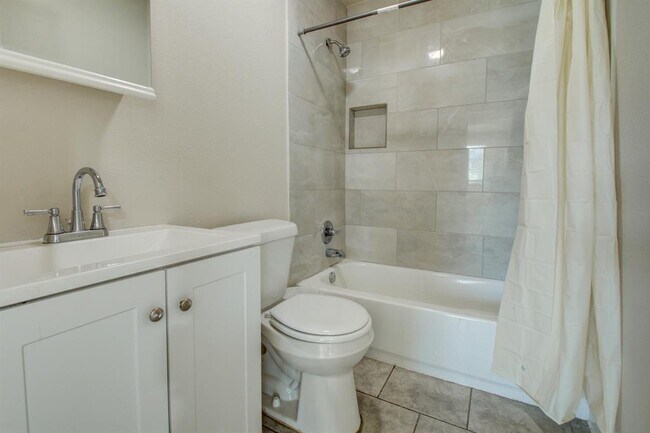 Building Photo - 13502 Townwood Dr
