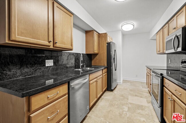 Building Photo - 262 N Crescent Dr