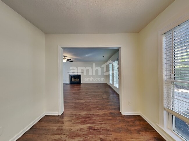 Building Photo - 5918 Highland Grove Dr