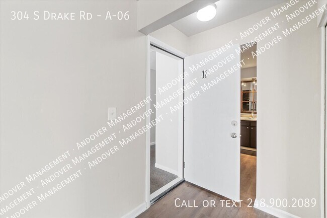 Building Photo - 304 S Drake Rd