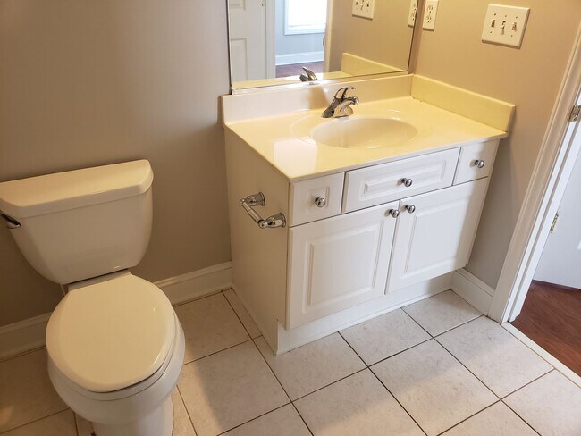 Building Photo - 4732 Tatton Park Cir