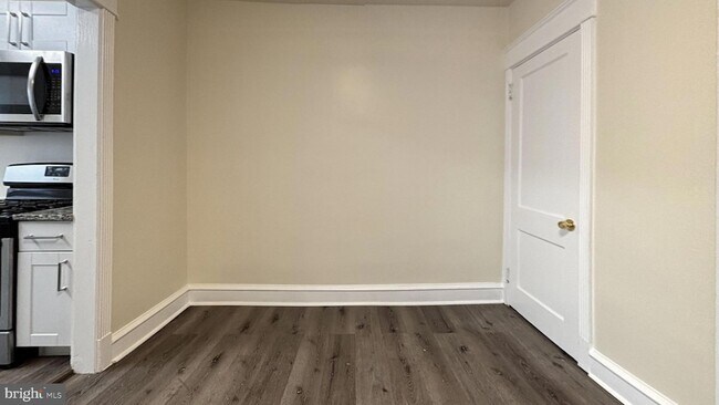 Building Photo - 7246 Lamport Rd