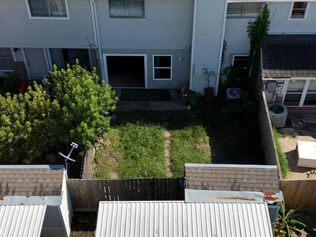 Building Photo - 7932 Grow Ln
