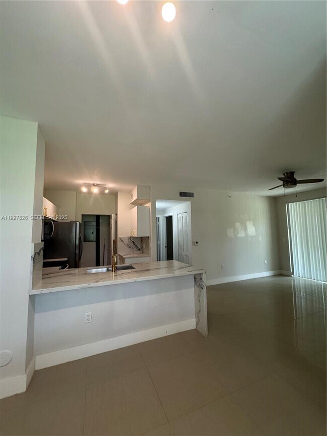 Building Photo - 8000 N Nob Hill Rd