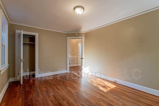 Building Photo - 110 Deoyley Ave