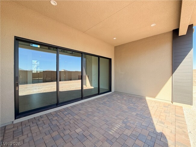 Building Photo - 10761 Canyon Bloom Dr