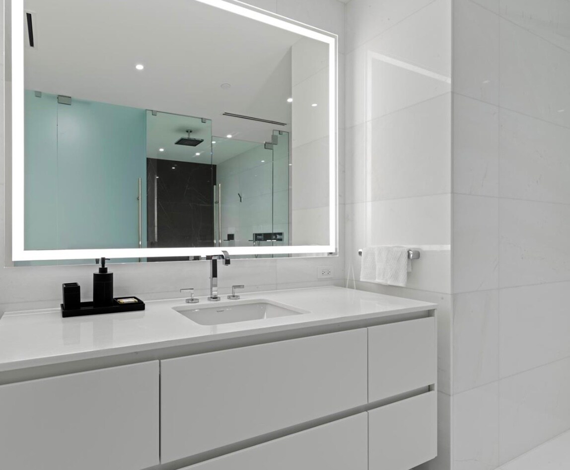 Building Photo - 300 Biscayne Boulevard Way