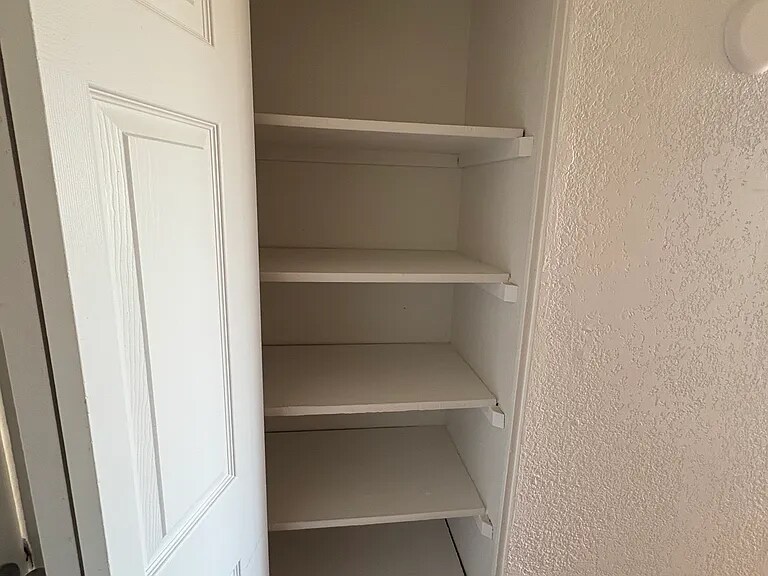 Building Photo - 5880 S Del Moral Blvd