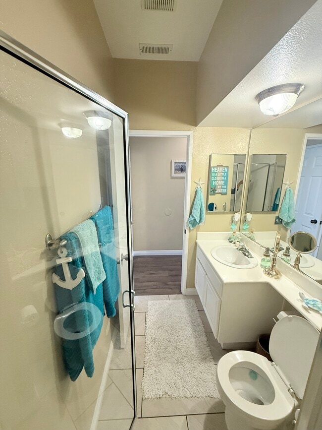Building Photo - 2204 Lago Ventana