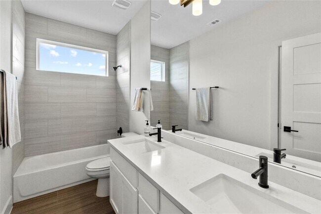 Building Photo - 1273 Summerbrooke Cir