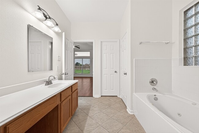Building Photo - 22303 Naple Hollow Ln
