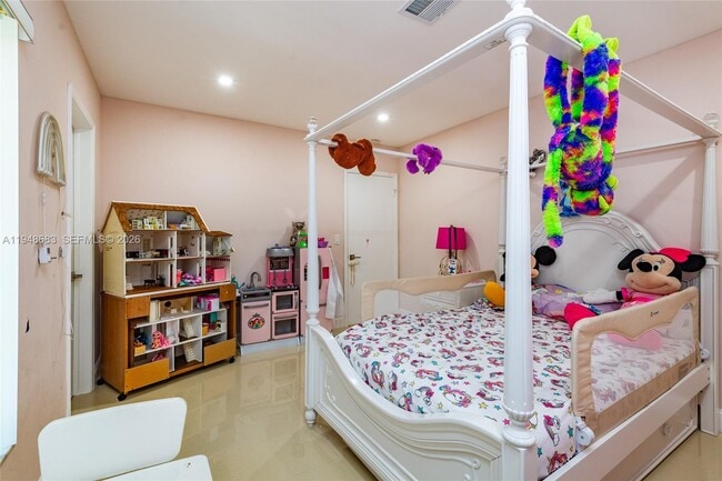 Building Photo - 709 Elm Tree Ln