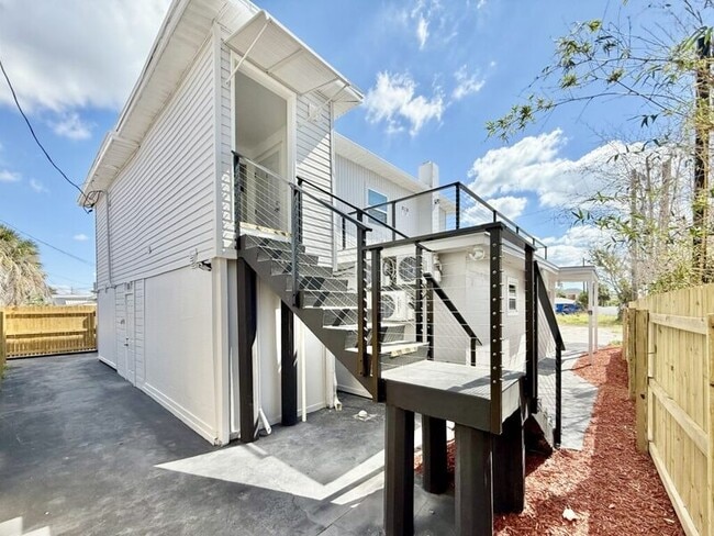 Building Photo - 80 146th Ave