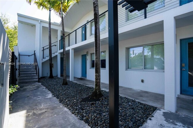 Building Photo - 2412 NE 26th St