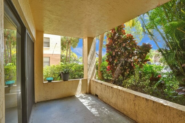 Building Photo - SPACIOUS 2 BED/2 BATH WITH BALCONY IN RESORT-STYLE COMMUNITY!