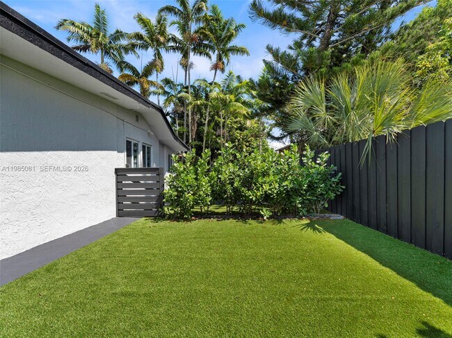 Building Photo - 3031 SW 64th Ave