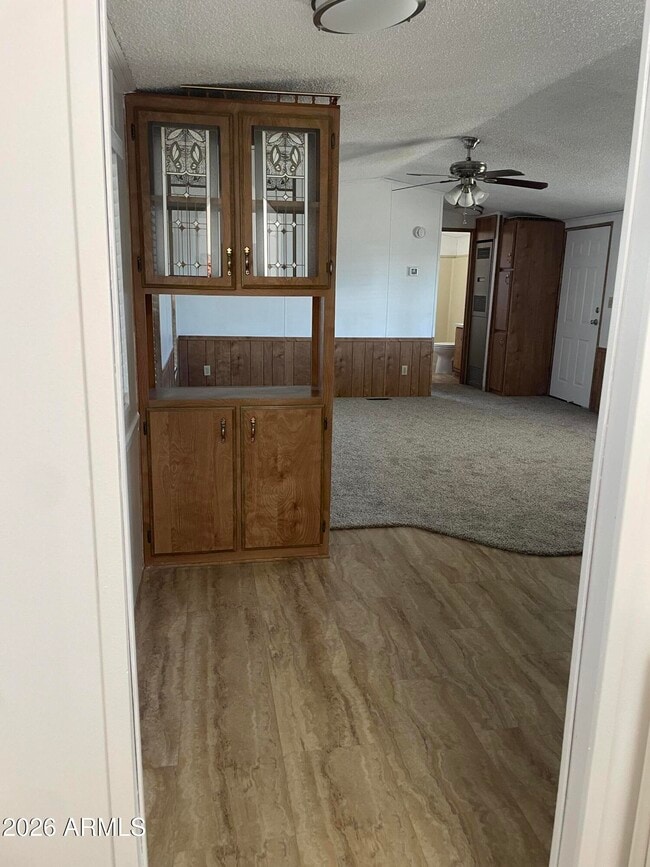 Building Photo - 415 E Villa Theresa Dr