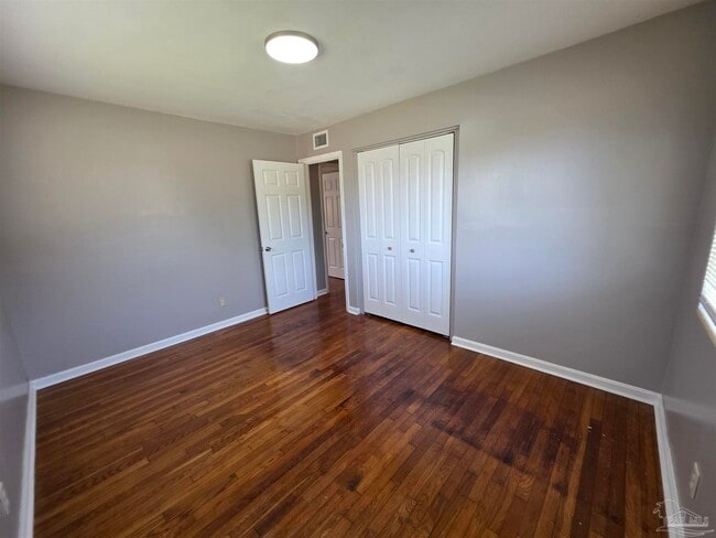 Building Photo - 612 Linden Rd