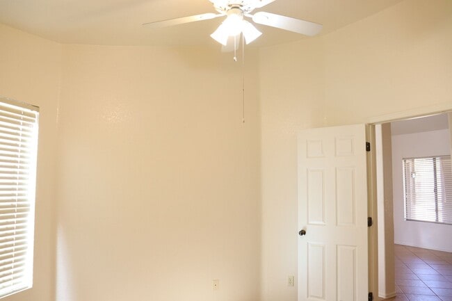 Building Photo - Canyon De Flores Home