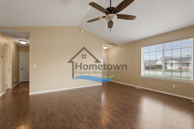 Building Photo - Spacious 3 Bedroom 2 bath Corner Lot Home with Private Fenced Backyard