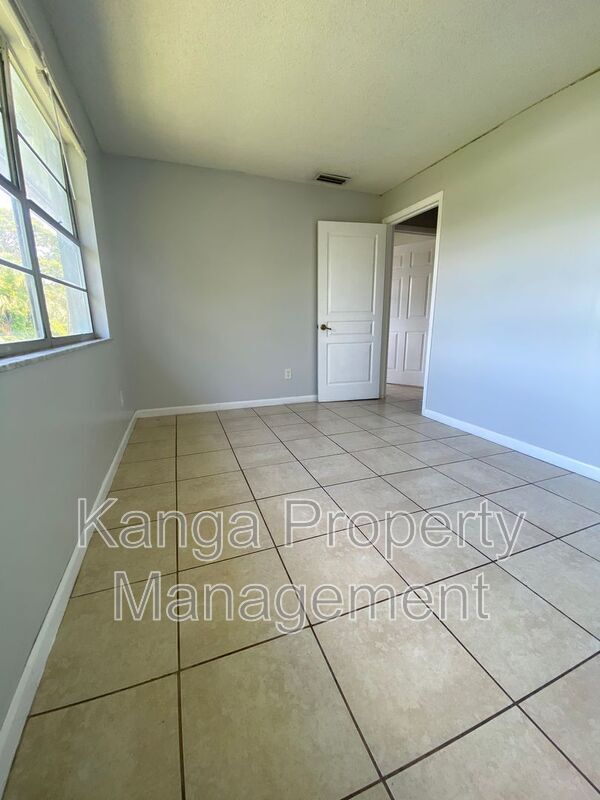 Building Photo - 3206 Louisiana Ave