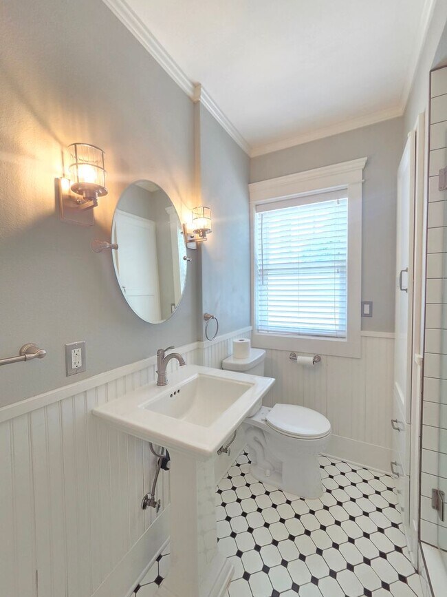 Building Photo - $2,600 - 3 Bed / 2 Bath Beautiful Craftsman Home by Manito Park
