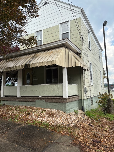 Primary Photo - 106 N 5th St