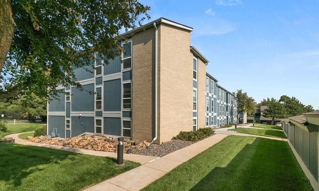 Building Photo - 7307 S Xenia Cir