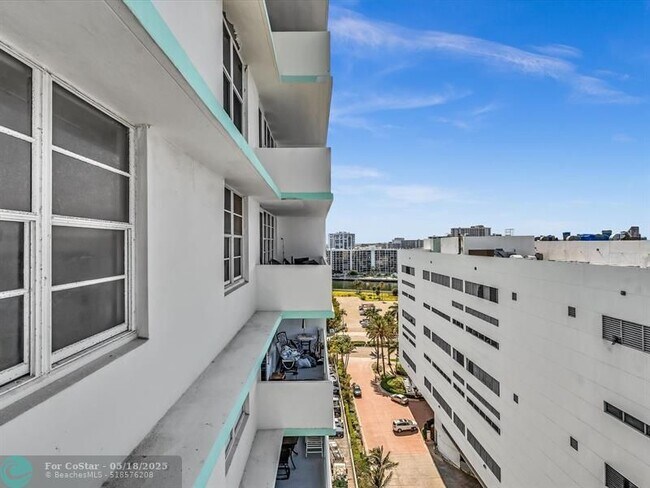 Building Photo - 3725 S Ocean Dr