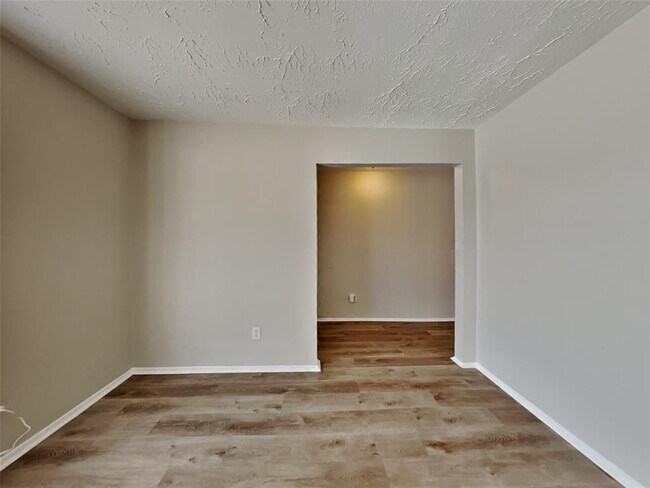 Building Photo - 9507 Water Park Ct