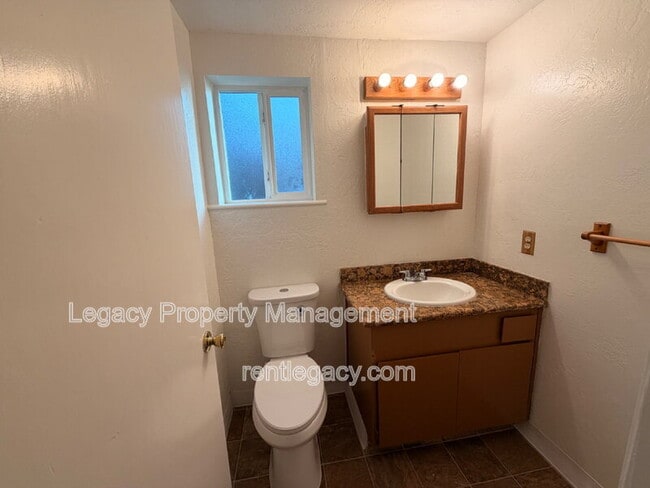 Building Photo - 1427 Bel Air Dr