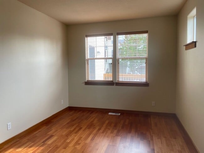 Building Photo - Lovely Corner Lot with Open Floor Plan, High Ceilings, Gourmet Kitchen.