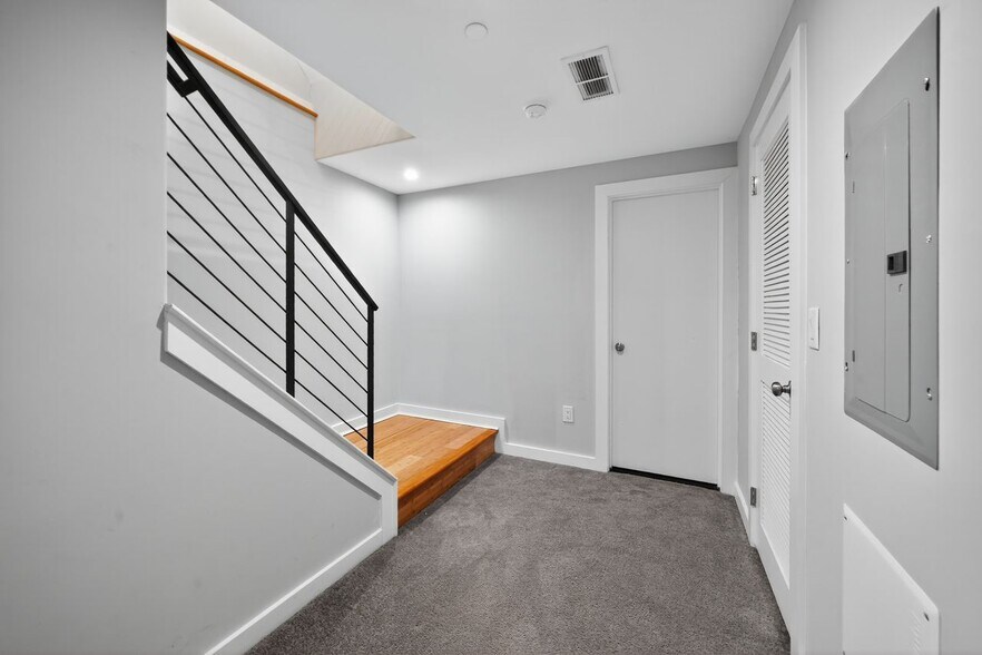 Building Photo - 1518 S 25th St