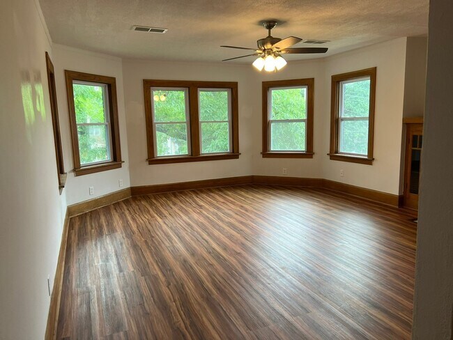 Building Photo - 1040 Haskell Ave