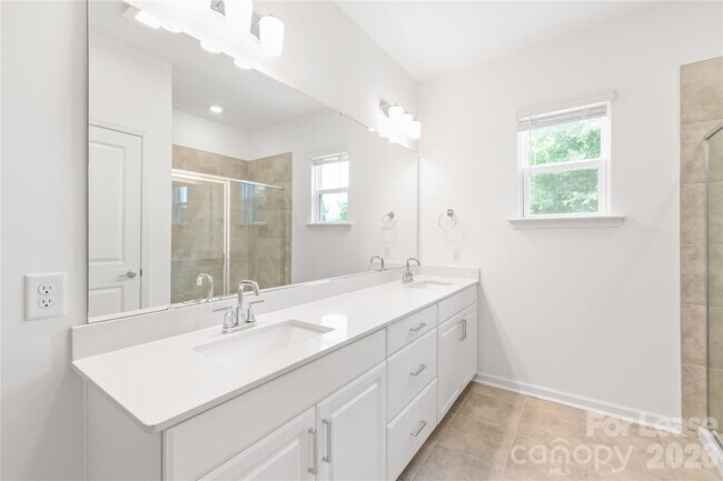 Building Photo - 302 Silver Fleet Dr