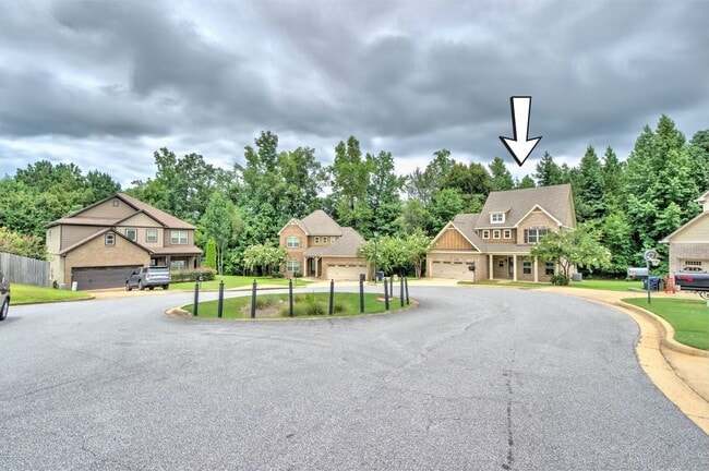 Building Photo - Spacious 4 Bed, 2.5 Bath Home in Desirable Lundy Chase