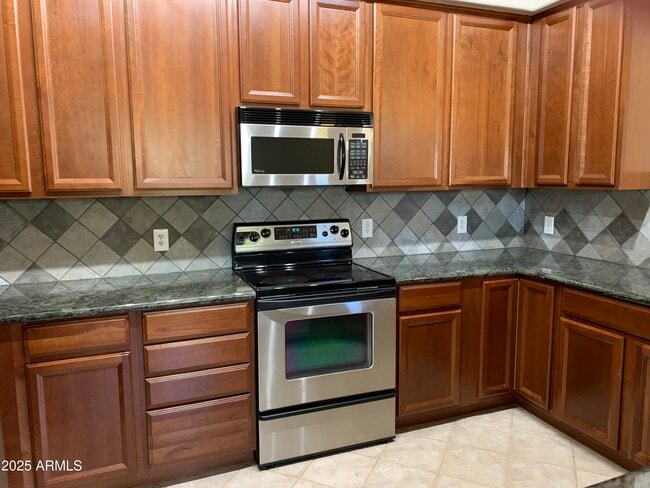 Building Photo - 11000 N 77th Pl