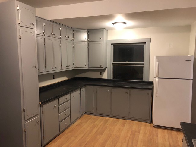 Building Photo - 1030 N 5th St