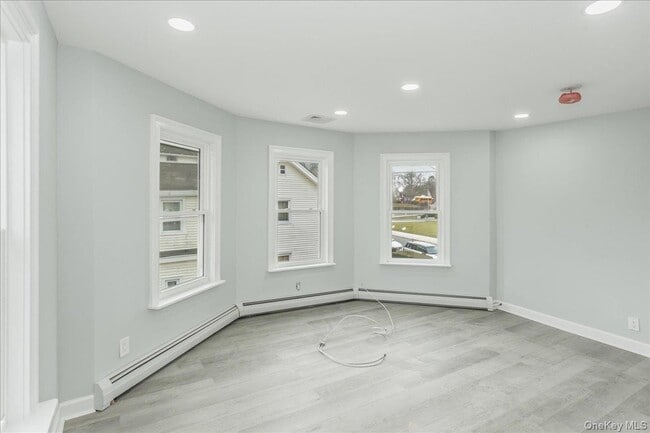 Building Photo - 75 Anstice St